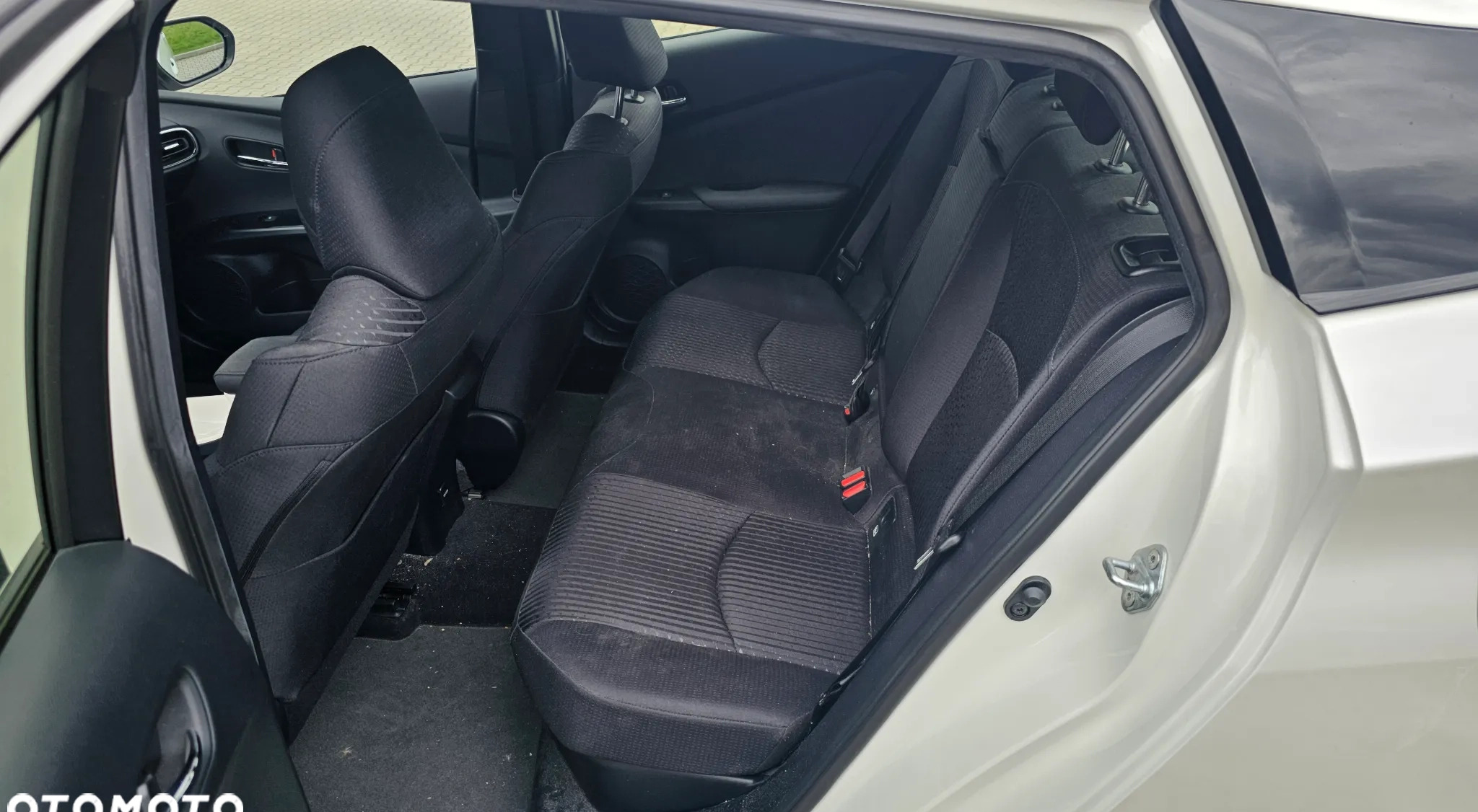 Toyota Prius cena 49900 przebieg: 137610, rok produkcji 2016 z Ostrów Wielkopolski małe 172